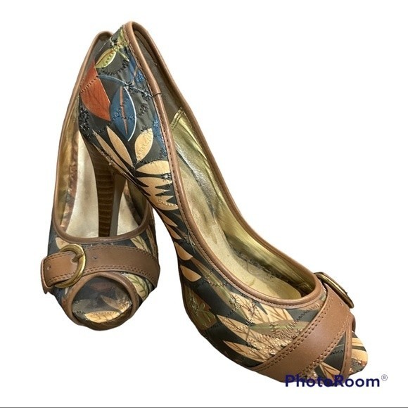 Delicious Shoes - Women’s Peep Toe Heels Size 8
